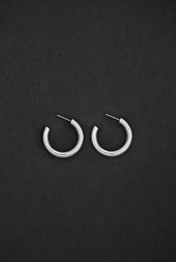 HOOP EARRING.